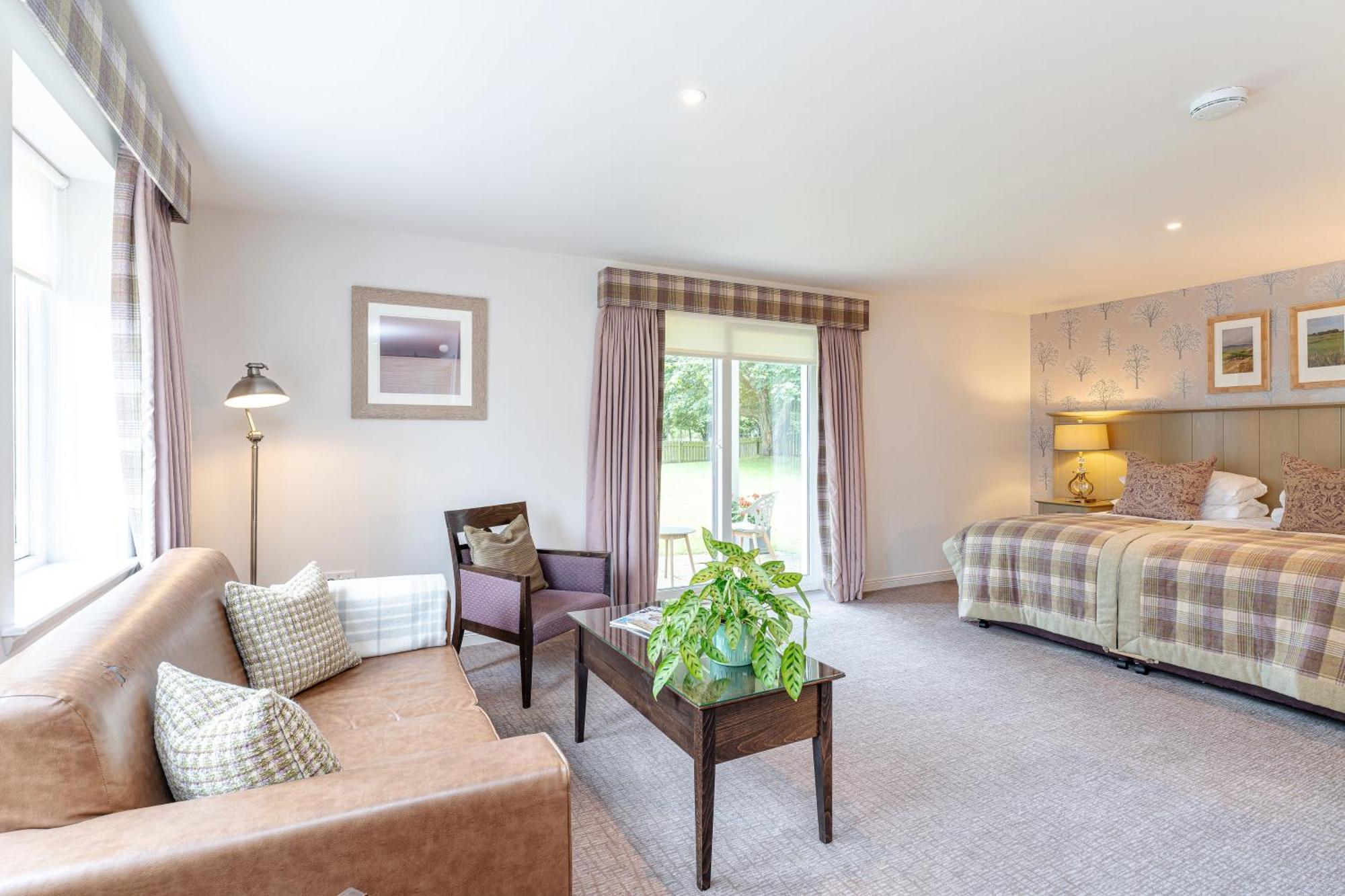Sandown House 5*